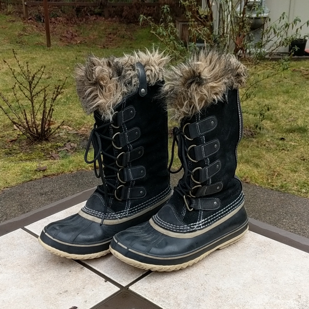 Sorel Joan of Arctic suede boots size 10 Black